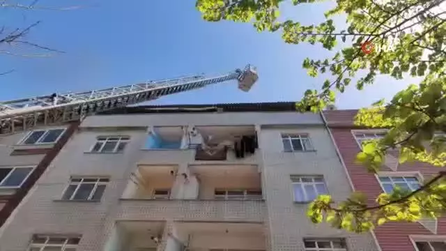 Sultangazi'de korkutan yangın Sultangazi'de korkutan yangın