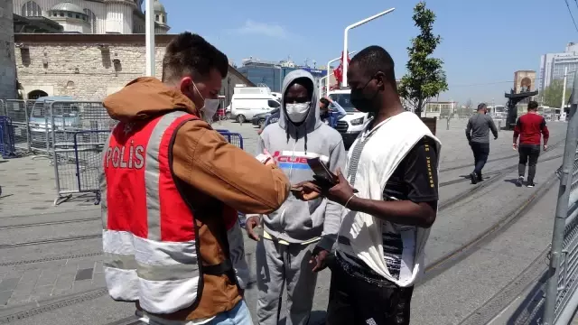 Taksim ve İstiklal Caddesi'nde tam kapanma denetimi Taksim ve İstiklal Caddesi'nde tam kapanma denetimi