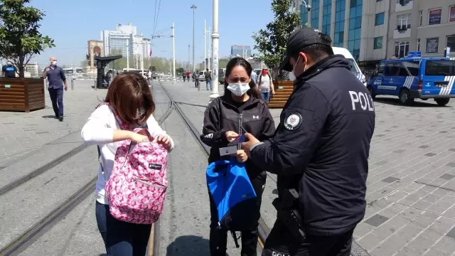Taksim ve İstiklal Caddesi'nde tam kapanma denetimi Taksim ve İstiklal Caddesi'nde tam kapanma denetimi