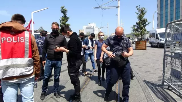 Taksim ve İstiklal Caddesi'nde tam kapanma denetimi Taksim ve İstiklal Caddesi'nde tam kapanma denetimi