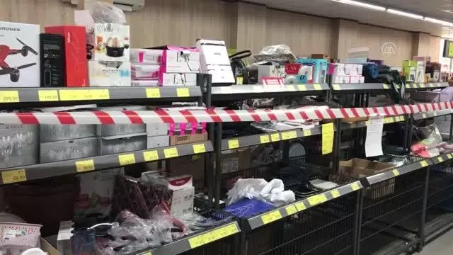 Kütahya'da tam kapanma sonrası satışı yasaklı ürünlerin raflarına şerit çekildi Kütahya'da tam kapanma sonrası satışı yasaklı ürünlerin raflarına şerit çekildi
