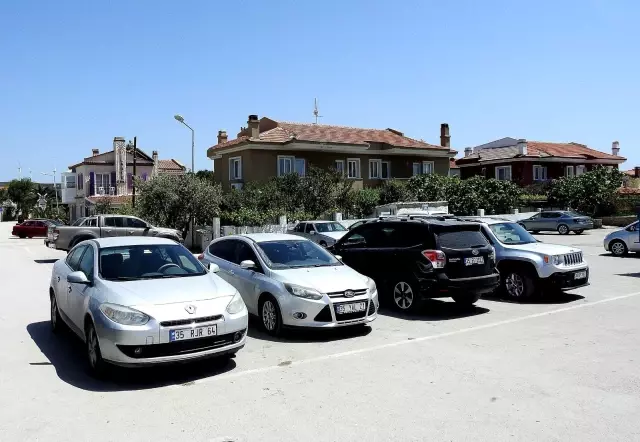 Tam kapanma kararıyla akına uğrayan Çeşme'de sıkı denetim Tam kapanma kararıyla akına uğrayan Çeşme'de sıkı denetim