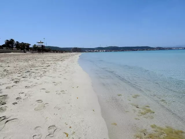 Tam kapanma kararıyla akına uğrayan Çeşme'de sıkı denetim Tam kapanma kararıyla akına uğrayan Çeşme'de sıkı denetim