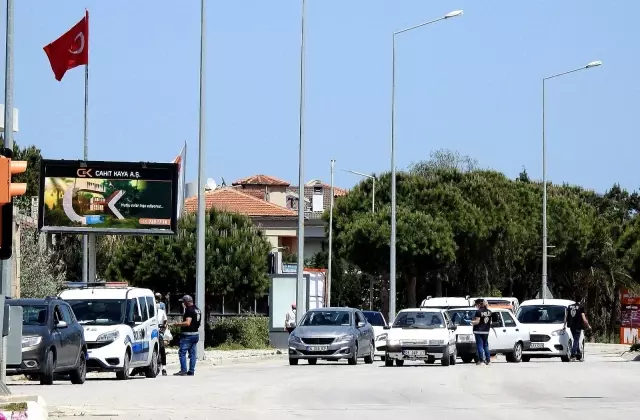 Tam kapanma kararıyla akına uğrayan Çeşme'de sıkı denetim Tam kapanma kararıyla akına uğrayan Çeşme'de sıkı denetim