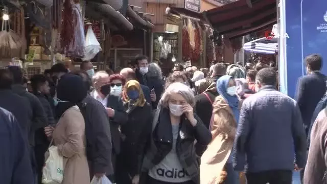 Tam kapanma öncesi Eminönü'nde yoğunluk Tam kapanma öncesi Eminönü'nde yoğunluk