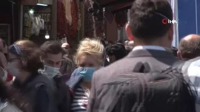 Tam kapanma öncesi Eminönü'nde yoğunluk Tam kapanma öncesi Eminönü'nde yoğunluk