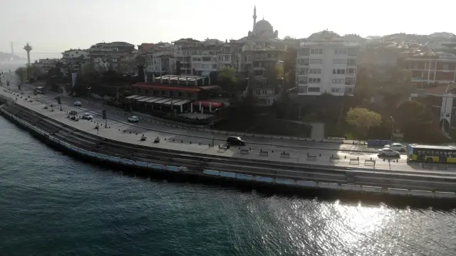 Tam kapanma sonrası Kadıköy ve Üsküdar'da meydanlar sessizliğe büründü