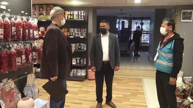 Tam kapanma sürecinde zincir marketlerdeki bazı ürünlerin satışı yasaklandı Tam kapanma sürecinde zincir marketlerdeki bazı ürünlerin satışı yasaklandı