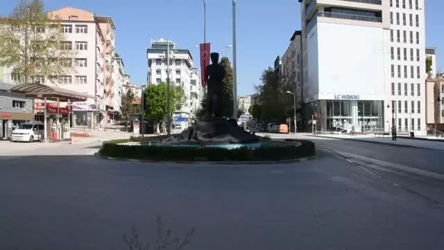 'Tam kapanma' tedbirlerine uyuluyor 'Tam kapanma' tedbirlerine uyuluyor