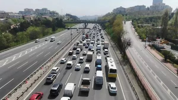 TAM KAPANMA YOĞUNLUĞU; TEM OTOYOLU'NDAKİ TRAFİK HAVADAN GÖRÜNTÜLENDİ TAM KAPANMA YOĞUNLUĞU; TEM OTOYOLU'NDAKİ TRAFİK HAVADAN GÖRÜNTÜLENDİ