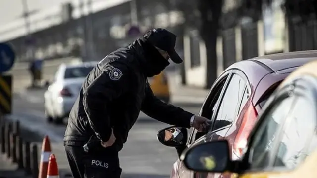 Tam kapanmada 307 bin 42 kişiye Seyahat İzin ile Çalışma Muafiyeti İzin Belgesi verildi Tam kapanmada 307 bin 42 kişiye Seyahat İzin ile Çalışma Muafiyeti İzin Belgesi verildi