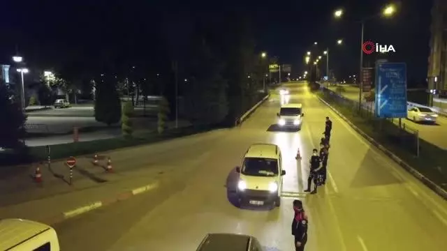 Son dakika 3. sayfa: Tam kapanmada polis uygulaması: Bir otomobilde şeker kutusu içinde uyuşturucu ele geçirildi Son dakika 3. sayfa: Tam kapanmada polis uygulaması: Bir otomobilde şeker kutusu içinde uyuşturucu ele geçirildi