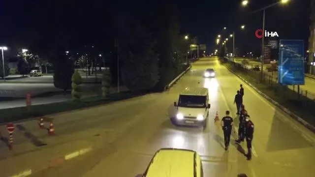 Son dakika 3. sayfa: Tam kapanmada polis uygulaması: Bir otomobilde şeker kutusu içinde uyuşturucu ele geçirildi Son dakika 3. sayfa: Tam kapanmada polis uygulaması: Bir otomobilde şeker kutusu içinde uyuşturucu ele geçirildi