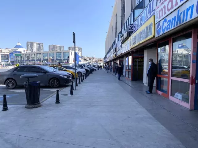 Tam kapanmanın ilk günü 15 Temmuz Demokrasi Otogarı boş kaldı Tam kapanmanın ilk günü 15 Temmuz Demokrasi Otogarı boş kaldı