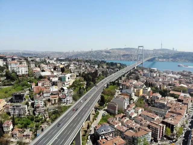 İstanbul 'tam kapanma'nın ilk gününe sakin başladı İstanbul 'tam kapanma'nın ilk gününe sakin başladı