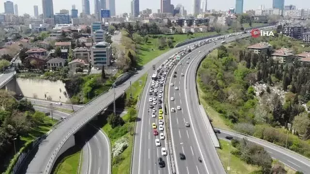 Son dakika haber! Tam kapanmanın ilk gününde 15 Temmuz Şehitler Köprüsü'nde denetim yoğunluğu