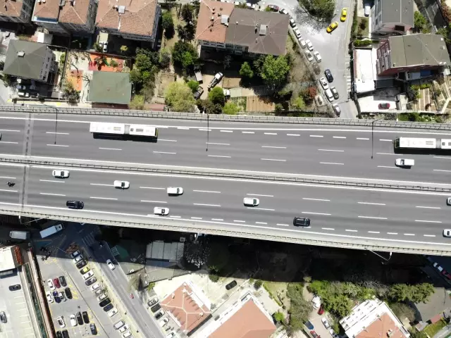 İstanbul 'tam kapanma'nın ilk gününe sakin başladı İstanbul 'tam kapanma'nın ilk gününe sakin başladı
