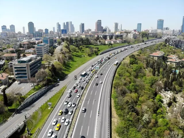 İstanbul 'tam kapanma'nın ilk gününe sakin başladı İstanbul 'tam kapanma'nın ilk gününe sakin başladı