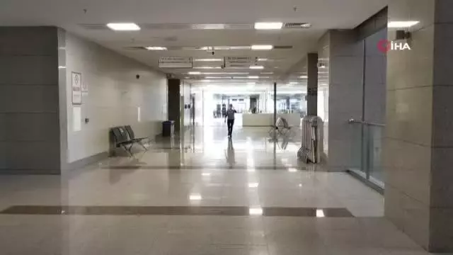 Tam kapanmanın ilk gününde adliyeler boş kaldı Tam kapanmanın ilk gününde adliyeler boş kaldı