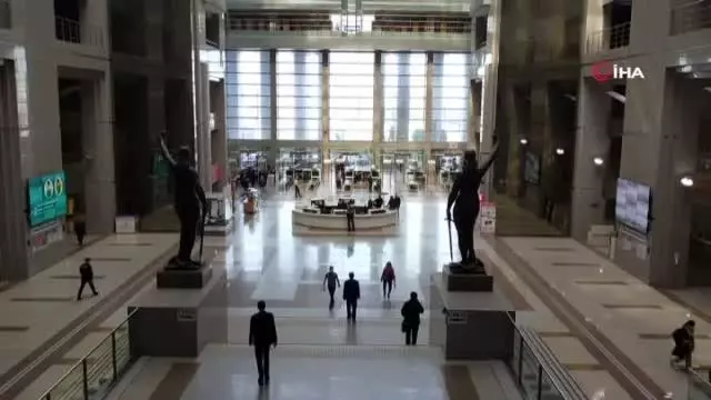 Tam kapanmanın ilk gününde adliyeler boş kaldı Tam kapanmanın ilk gününde adliyeler boş kaldı