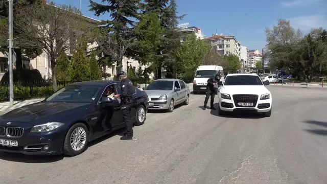 Besni'de tam kapanma başladı Besni'de tam kapanma başladı