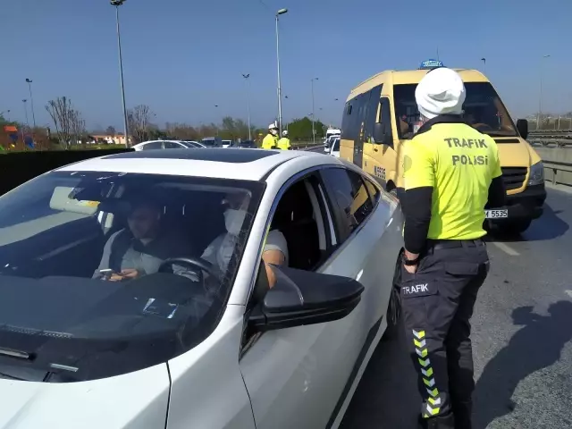 Tam kapanmanın ilk gününde E-5'te denetim Tam kapanmanın ilk gününde E-5'te denetim
