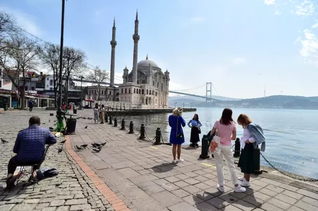 Tam kapanmanın ilk gününde İstanbul turistlere kaldı Tam kapanmanın ilk gününde İstanbul turistlere kaldı