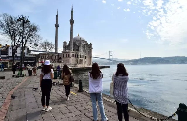 Tam kapanmanın ilk gününde İstanbul turistlere kaldı Tam kapanmanın ilk gününde İstanbul turistlere kaldı