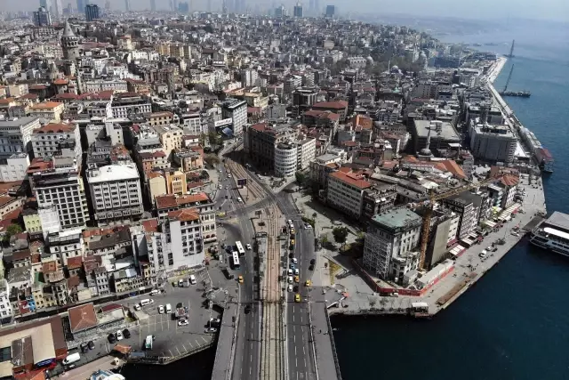Tam kapanmanın ilk gününde İstanbul turistlere kaldı Tam kapanmanın ilk gününde İstanbul turistlere kaldı