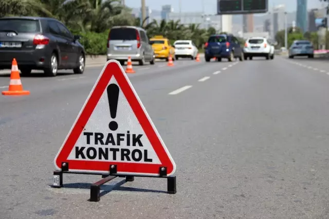 Tam kapanmanın ilk gününde İzmir polisinden sıkı denetim