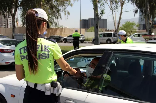 Tam kapanmanın ilk gününde İzmir polisinden sıkı denetim