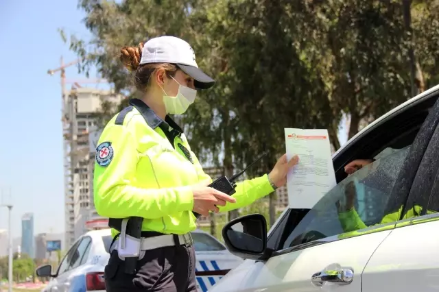 Tam kapanmanın ilk gününde İzmir polisinden sıkı denetim