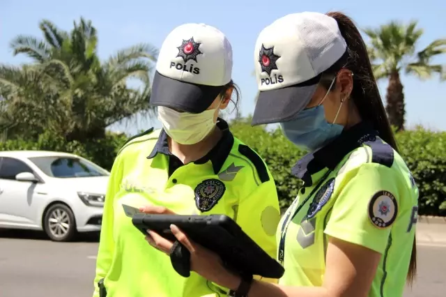 Tam kapanmanın ilk gününde İzmir polisinden sıkı denetim