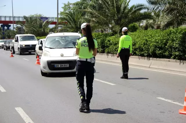 Tam kapanmanın ilk gününde İzmir polisinden sıkı denetim