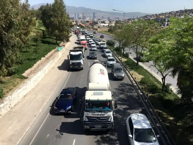 Tam kapanmanın ilk gününde İzmir polisinden sıkı denetim