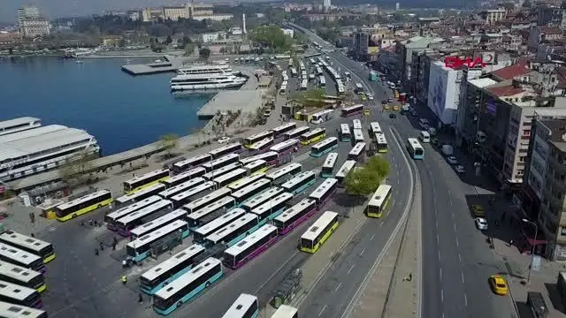 TAM KAPANMANIN İLK GÜNÜNDE MEYDANLAR BOŞ KALDI TAM KAPANMANIN İLK GÜNÜNDE MEYDANLAR BOŞ KALDI