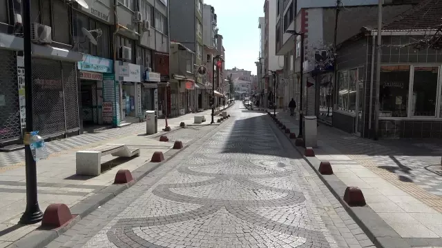 Tam kapanmanın ilk gününde sokaklarda sessizlik Tam kapanmanın ilk gününde sokaklarda sessizlik