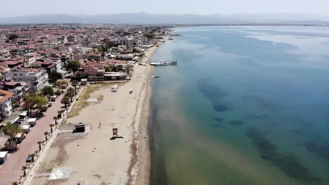 Tam kapanmanın ilk gününde turistik sahiller boş kaldı