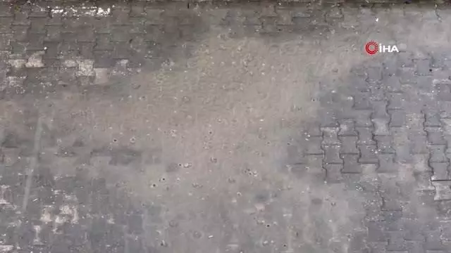 Taşova'da aniden bastıran yağış etkili oldu Taşova'da aniden bastıran yağış etkili oldu