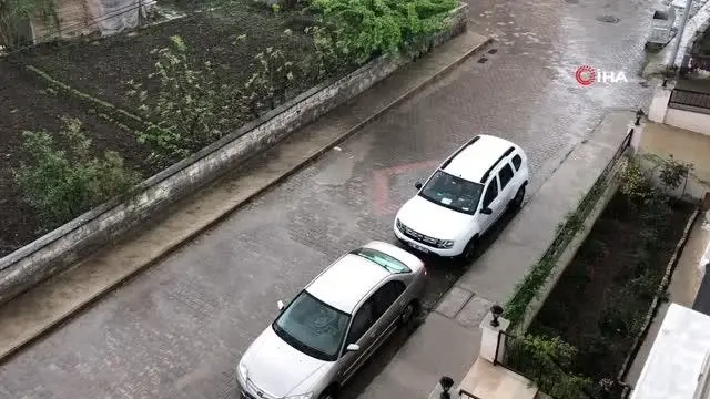 Taşova'da aniden bastıran yağış etkili oldu Taşova'da aniden bastıran yağış etkili oldu
