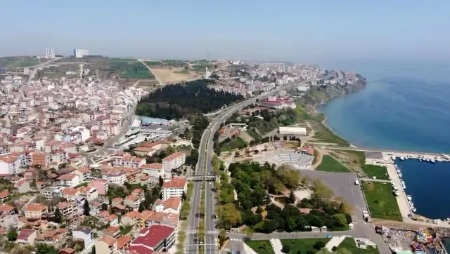 Tekirdağ'da sokaklar boş, polis noktalarında kuyruk var Tekirdağ'da sokaklar boş, polis noktalarında kuyruk var