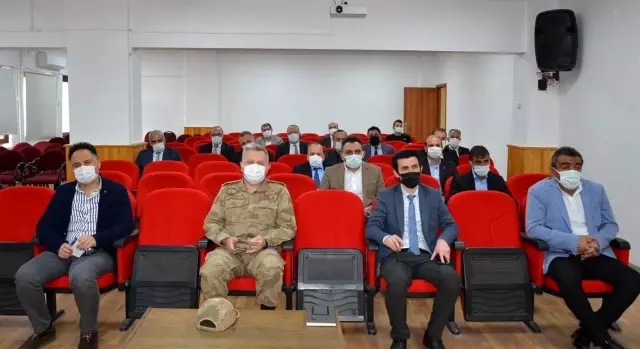 Tercan'da tam kapanma dönemine yönelik değerlendirme toplantısı yapıldı Tercan'da tam kapanma dönemine yönelik değerlendirme toplantısı yapıldı