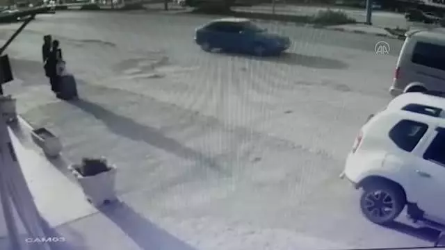 Ters yönde seyreden motosiklet, otomobille çarpıştı: 1 yaralı Ters yönde seyreden motosiklet, otomobille çarpıştı: 1 yaralı