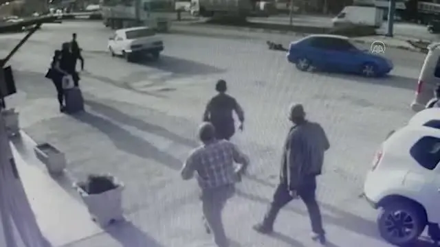 Ters yönde seyreden motosiklet, otomobille çarpıştı: 1 yaralı Ters yönde seyreden motosiklet, otomobille çarpıştı: 1 yaralı
