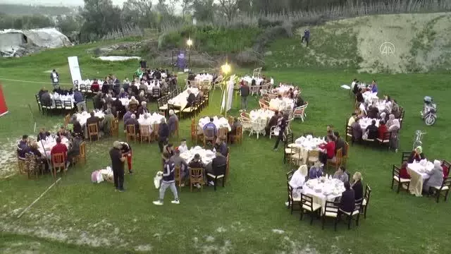 TİKA Arnavutluk'ta ihtiyaç sahiplerine iftar sofrası kurdu TİKA Arnavutluk'ta ihtiyaç sahiplerine iftar sofrası kurdu