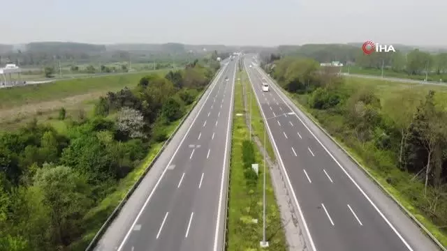 Trafiğin durma noktasına geldiği otoyol bugün kamyonlara kaldı Trafiğin durma noktasına geldiği otoyol bugün kamyonlara kaldı