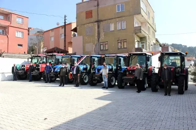 Türkeli'de orman köylülerinin traktörleri teslim edildi Türkeli'de orman köylülerinin traktörleri teslim edildi