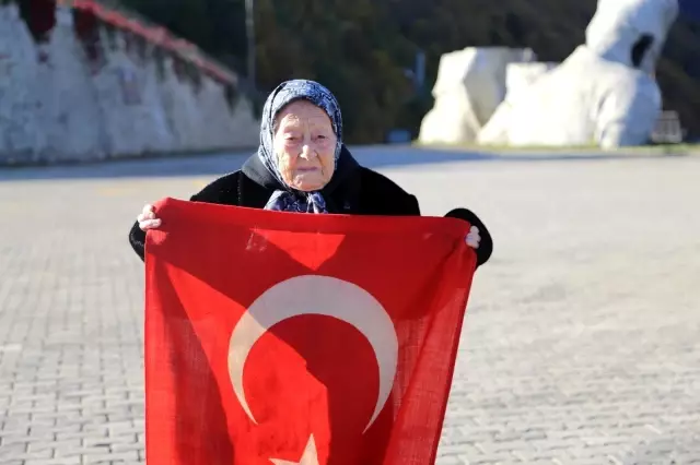 Türkiye onu her 10 Kasım'da Ata'nın huzuruna çıkmasıyla tanımıştı, 97 yaşında koronavirüse yenik düştü Türkiye onu her 10 Kasım'da Ata'nın huzuruna çıkmasıyla tanımıştı, 97 yaşında koronavirüse yenik düştü