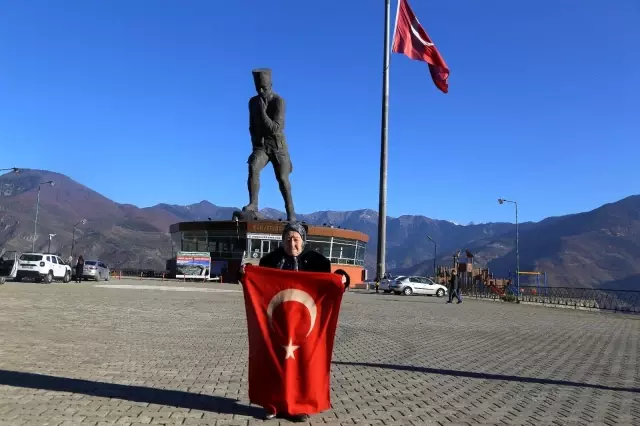 Türkiye onu her 10 Kasım'da Ata'nın huzuruna çıkmasıyla tanımıştı, 97 yaşında koronavirüse yenik düştü Türkiye onu her 10 Kasım'da Ata'nın huzuruna çıkmasıyla tanımıştı, 97 yaşında koronavirüse yenik düştü