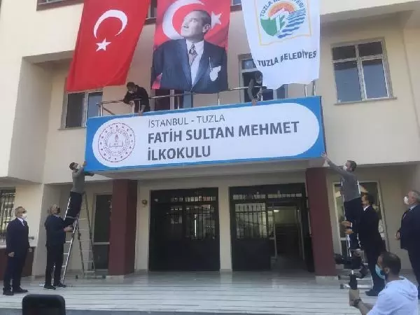 TUZLA'DA EĞİTİME İKİ ÖNEMLİ YATIRIM YAPILDI TUZLA'DA EĞİTİME İKİ ÖNEMLİ YATIRIM YAPILDI